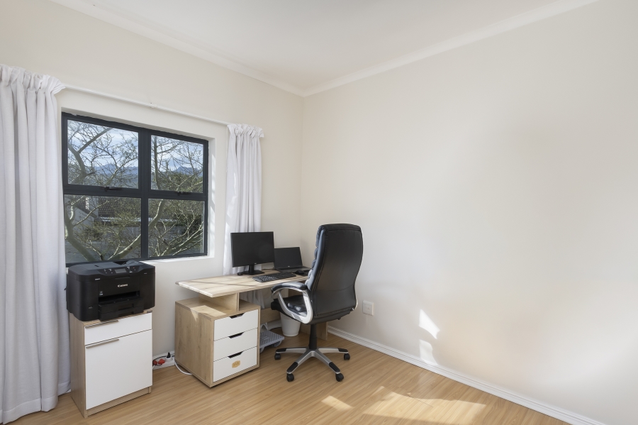 To Let 2 Bedroom Property for Rent in Heritage Park Western Cape